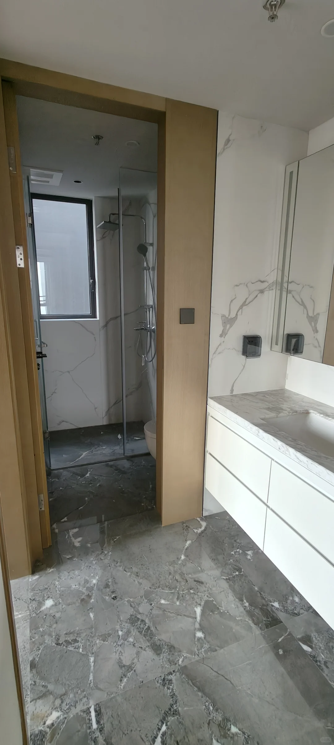 会展湾水岸 精装朝南 空四房 边户 随时看房