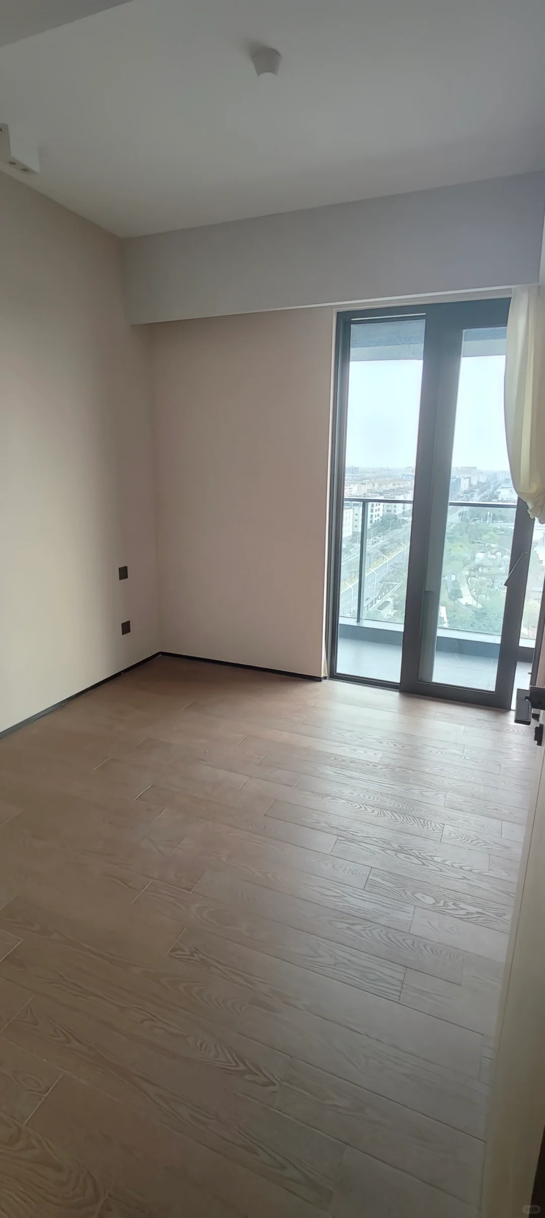 会展湾水岸 精装朝南 空四房 边户 随时看房