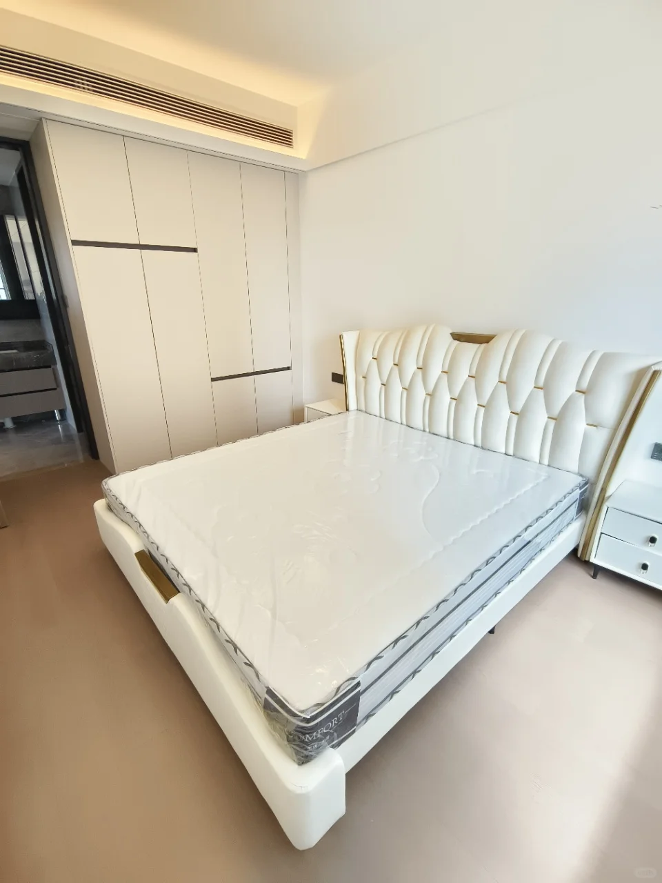 官渡区，靠近山海湾，滇池会展中心三房两卫