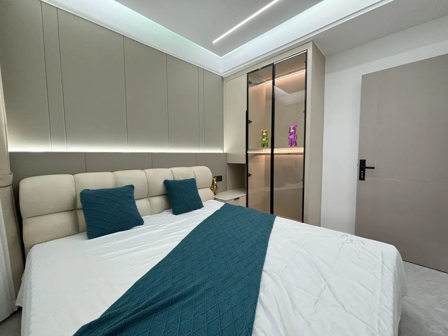 昆明官渡区滇池会展中心三室两卫出租2500