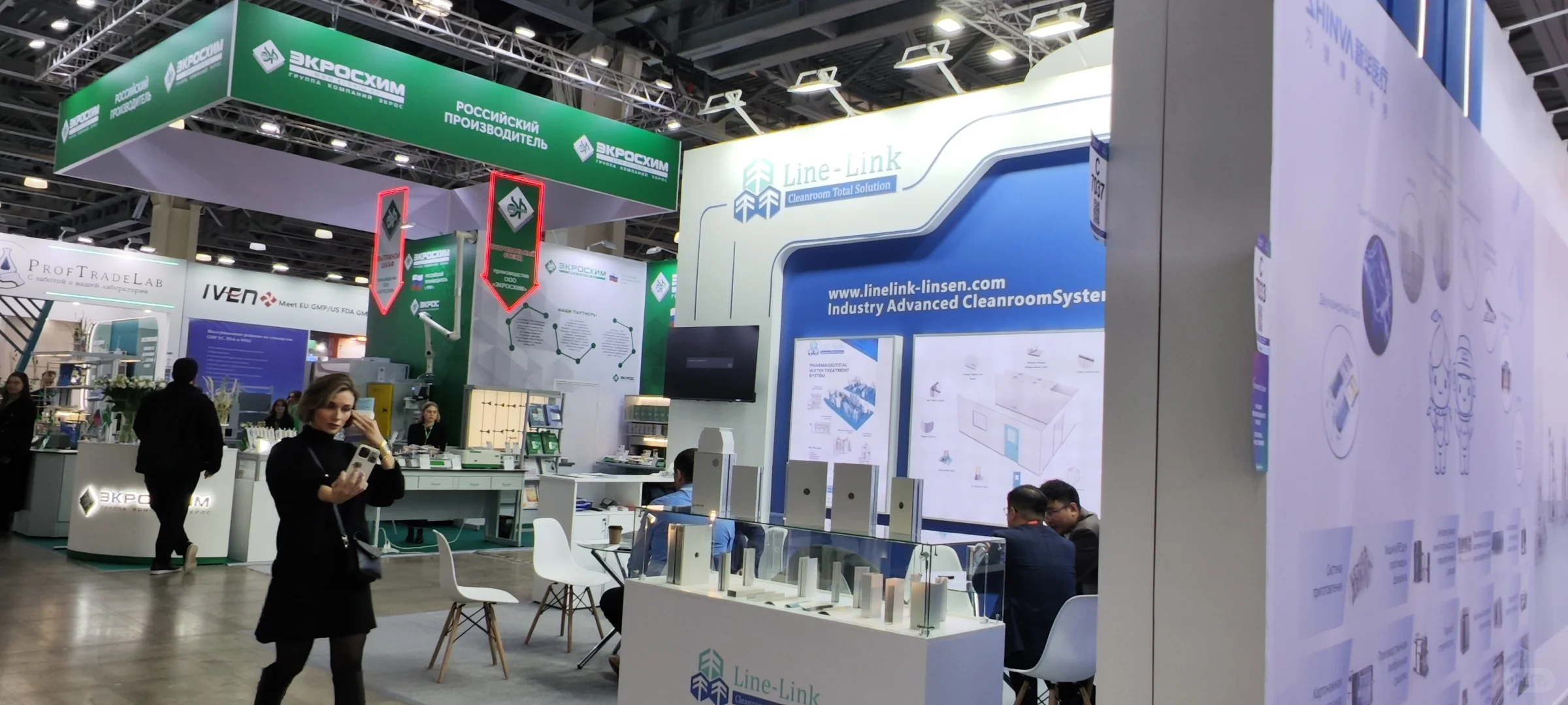 我被展台吸引啦！！！