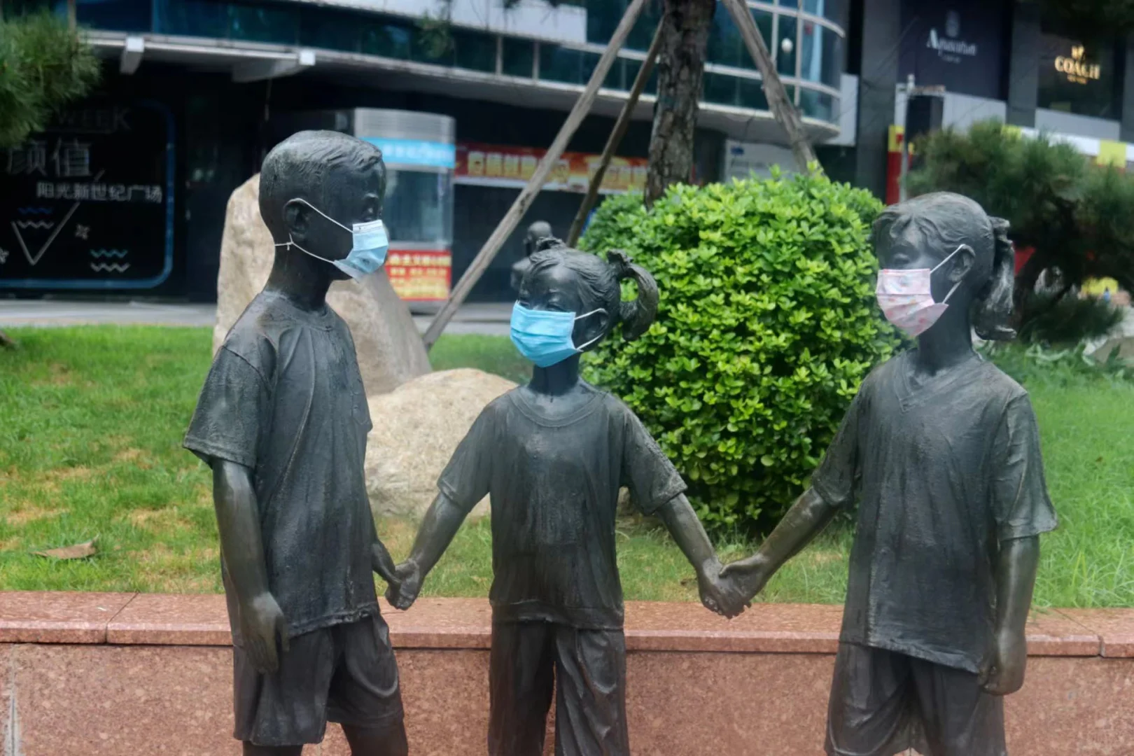 小红书影像发现计划｜上世纪末的铜像