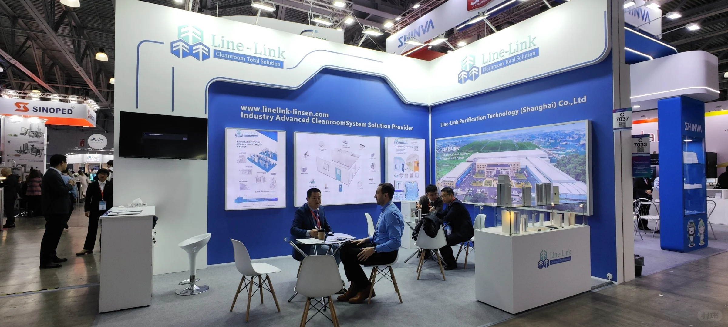 我被展台吸引啦！！！