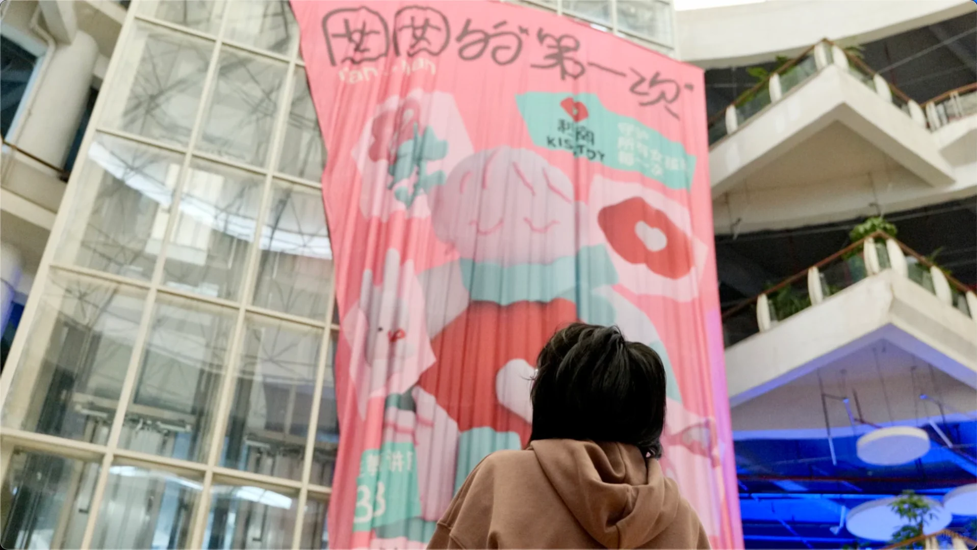 办展四年 在展览现场做会“吵架”的女的