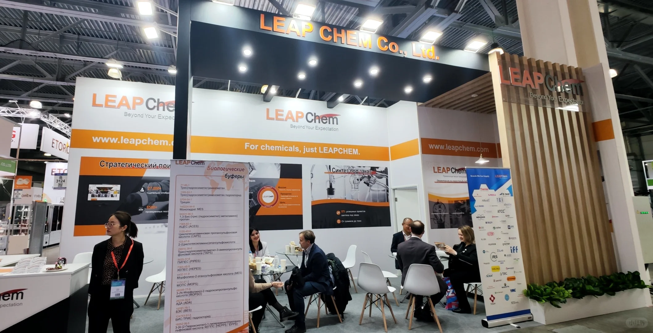 我被展台吸引啦！！！