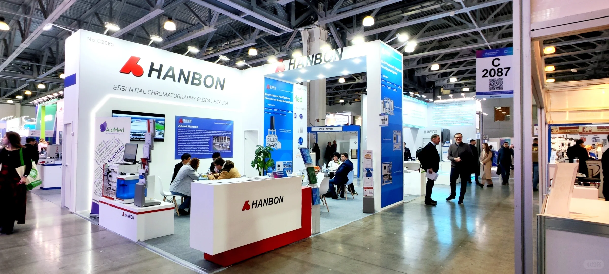 我被展台吸引啦！！！