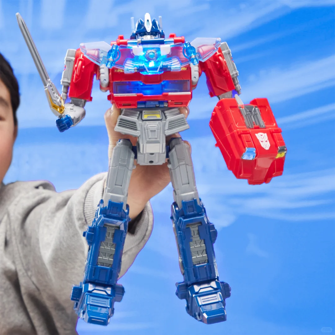 变形出发！变形金刚荣获年度可动人偶玩具奖