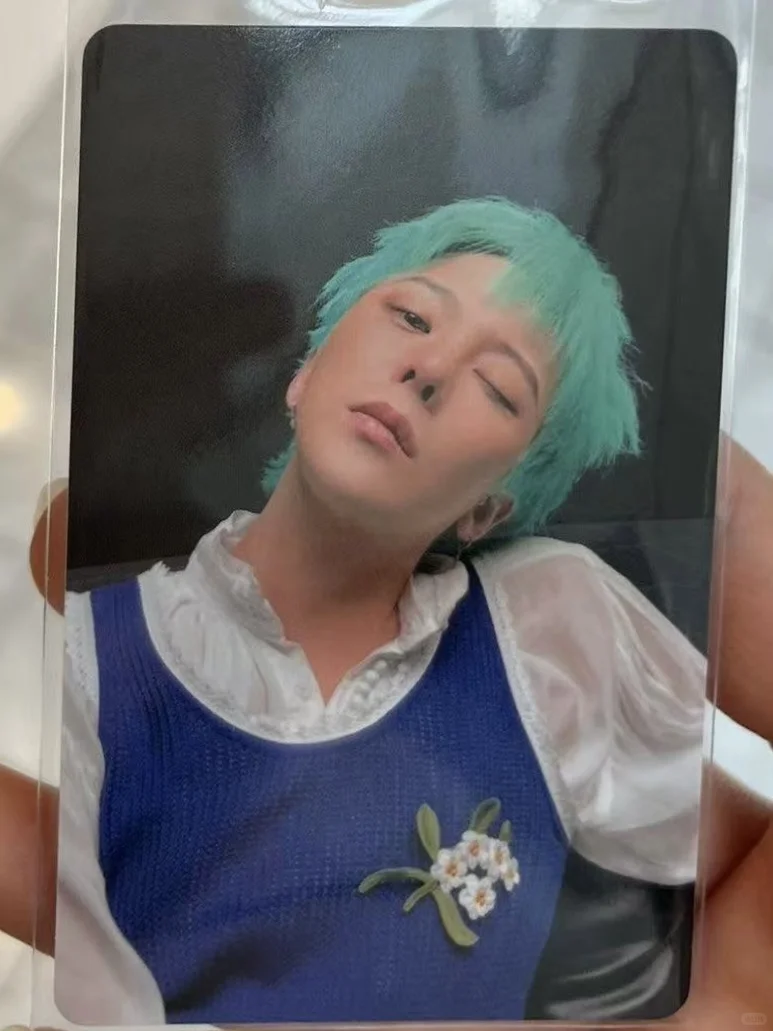 权志龙线下展览未公开小卡扫图