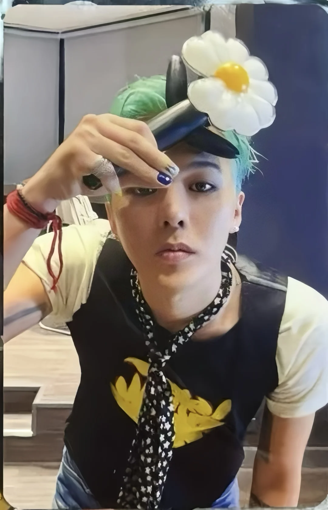 权志龙线下展览未公开小卡扫图