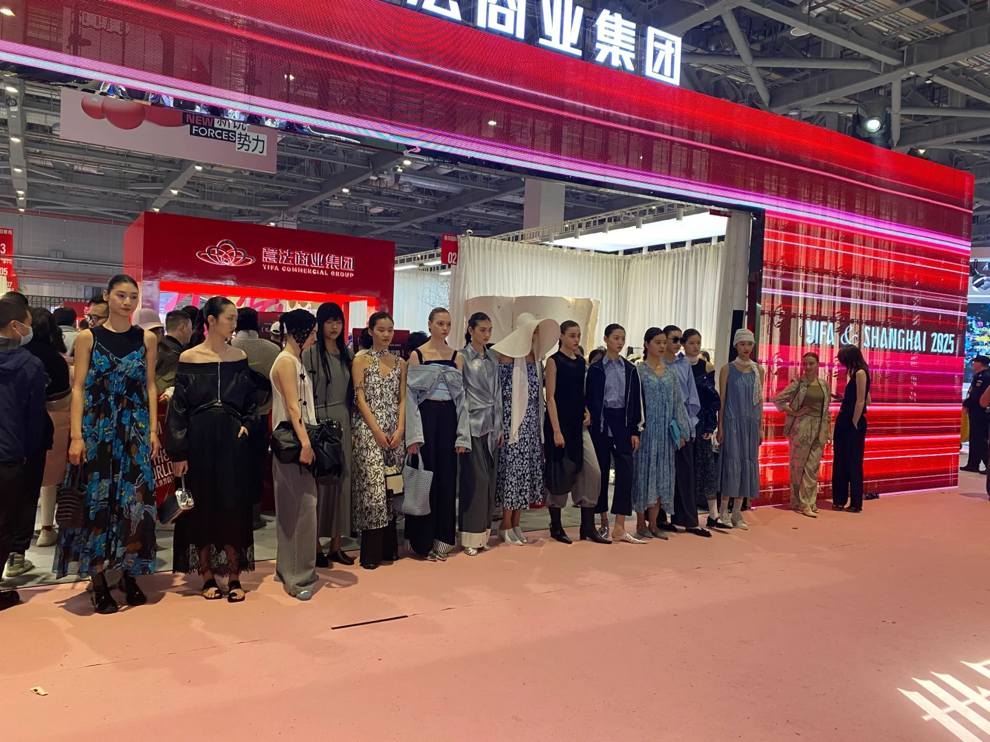国际服装展 好多漂亮衣服啊