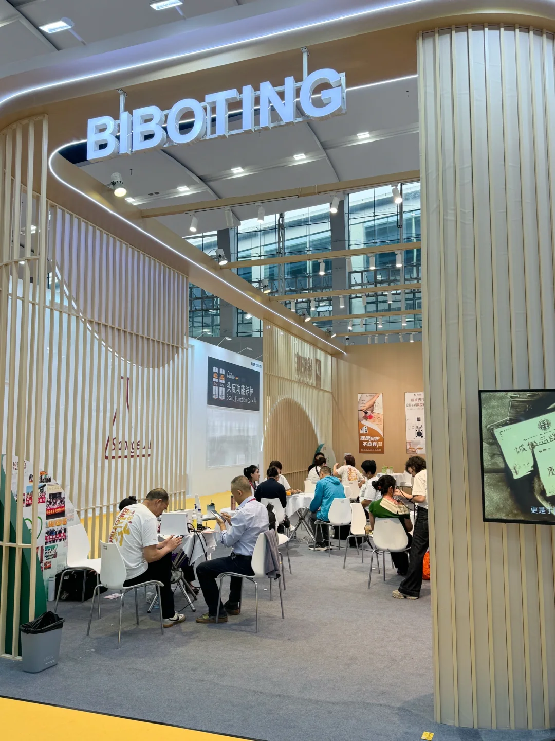 来逛逛广州美博会！！开眼界?