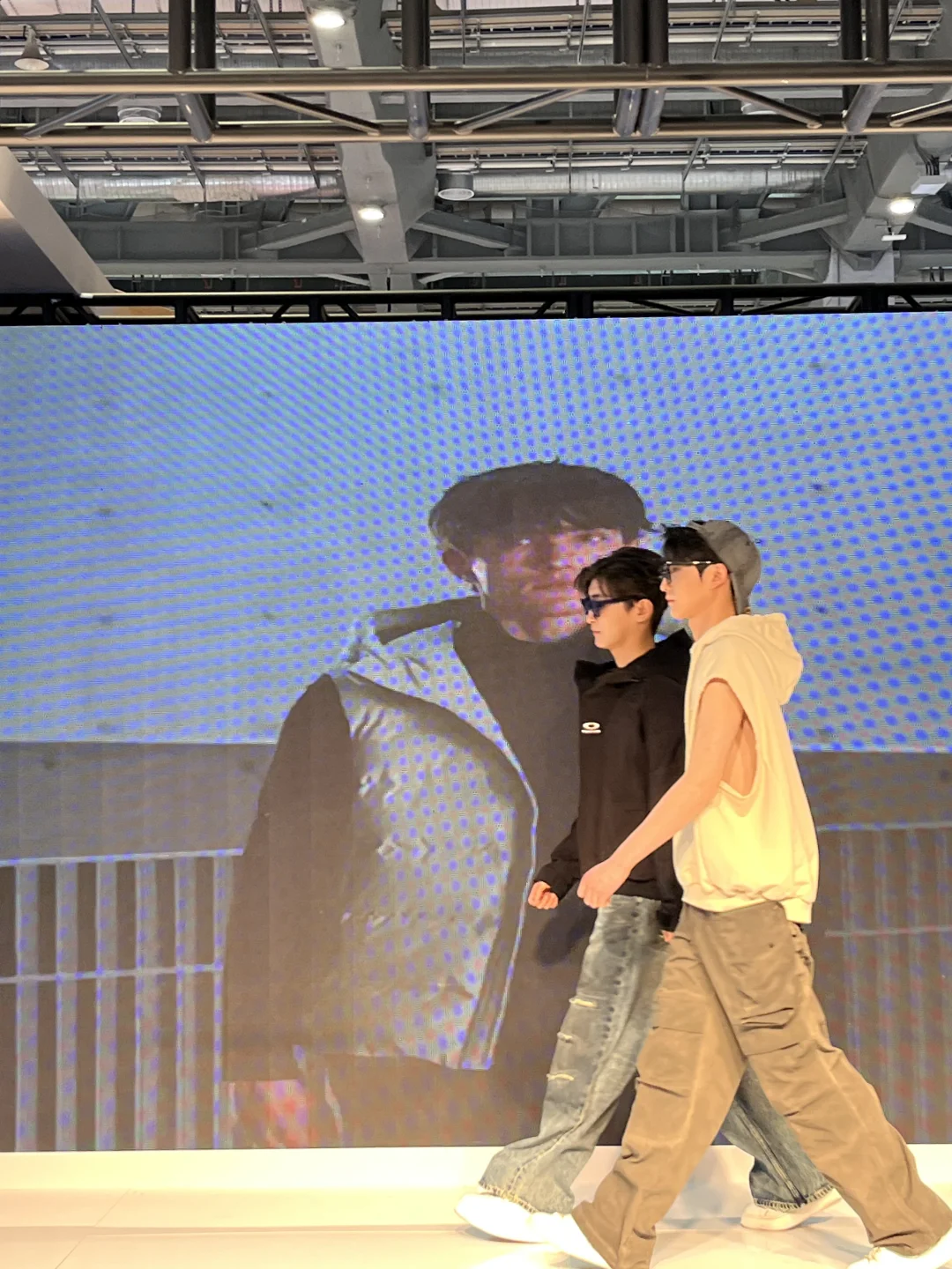 今天的国家会展中心有四万人！！！