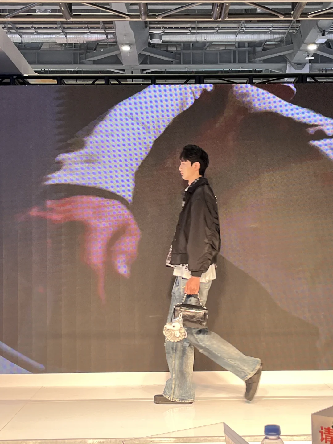 今天的国家会展中心有四万人！！！