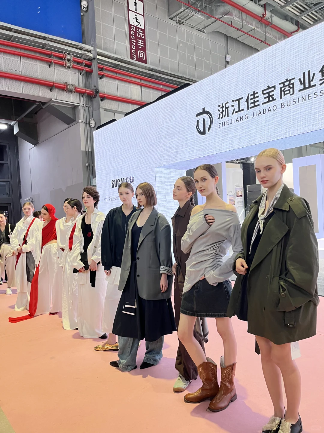 今天的国家会展中心有四万人！！！