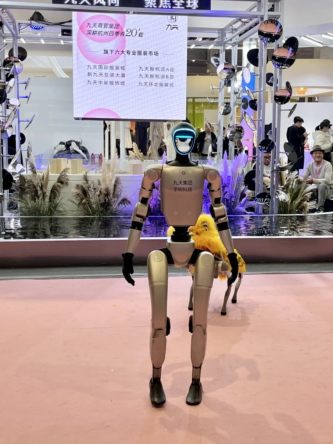 今天的国家会展中心有四万人！！！