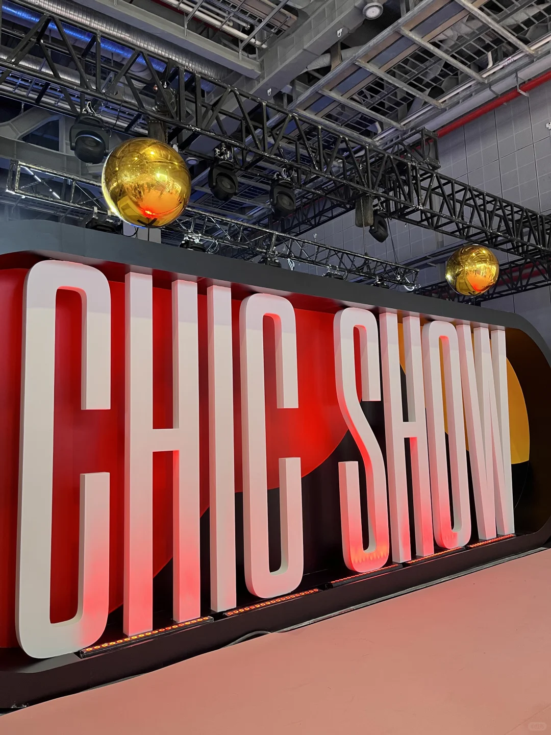 今天的国家会展中心有四万人！！！