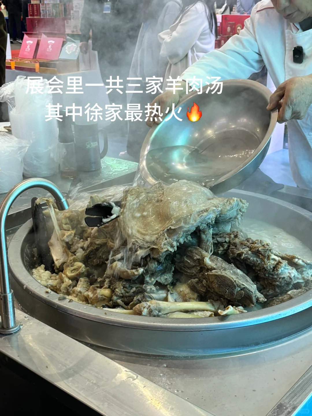 在菏泽会展中医把脉，把出了身体里的囊肿…..