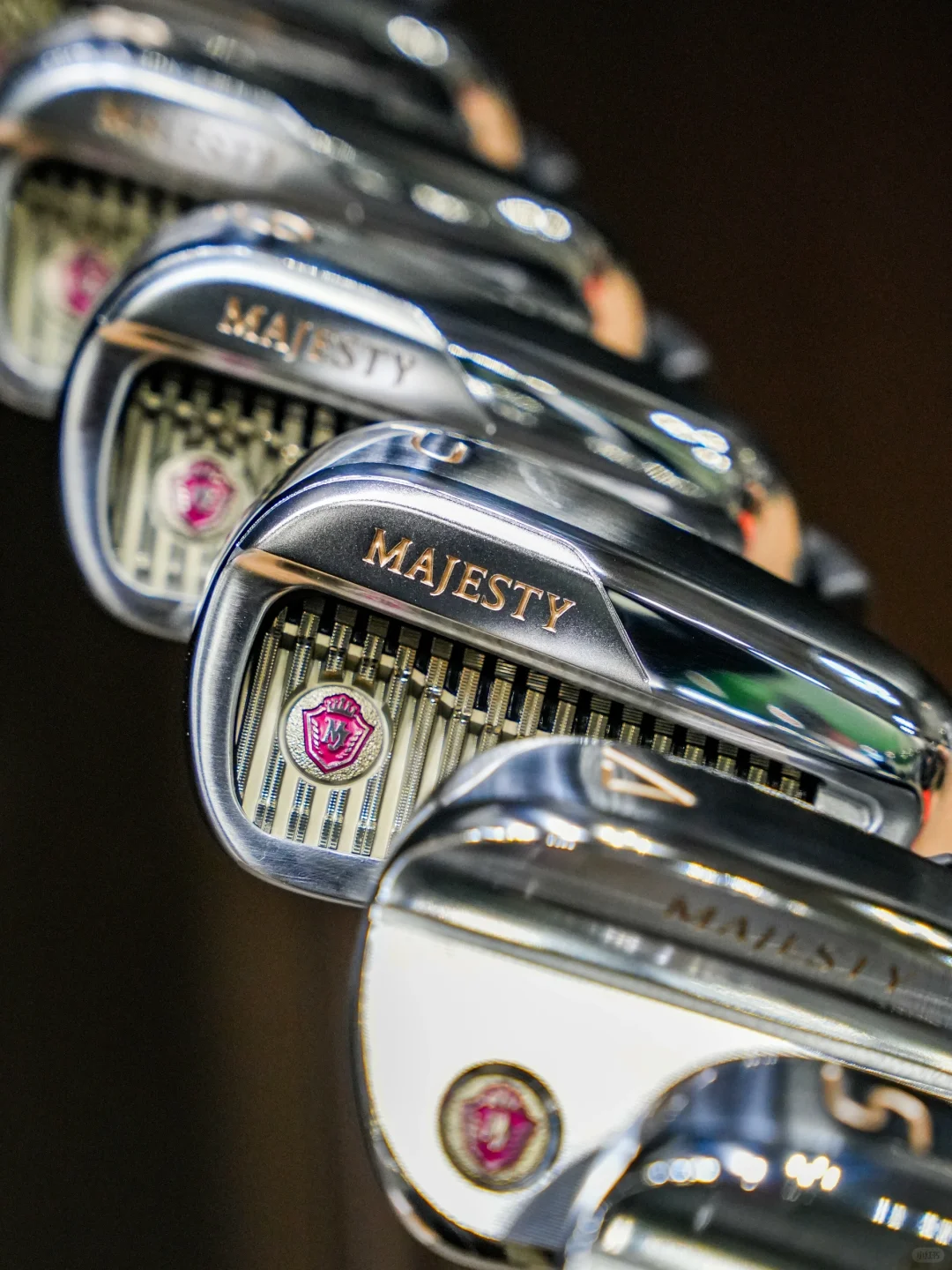 25年发售的高尔夫球杆-Majesty Royale 荣耀