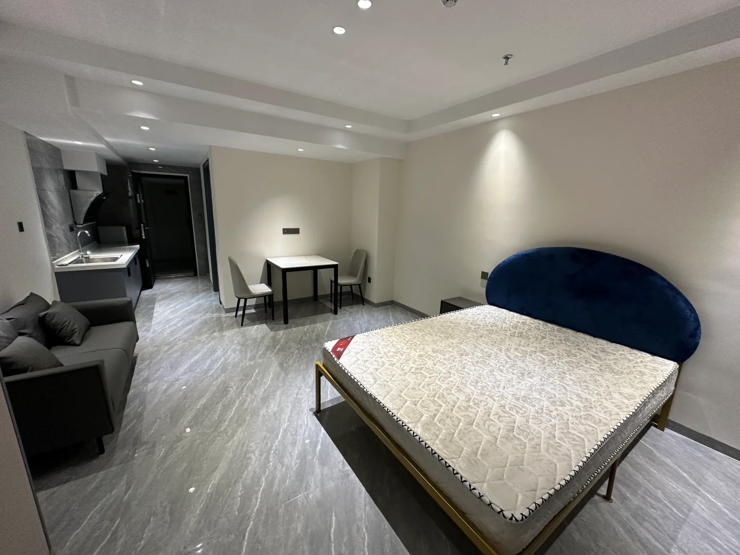 观山湖区金融城会展城B区一室一厅直租¥1600