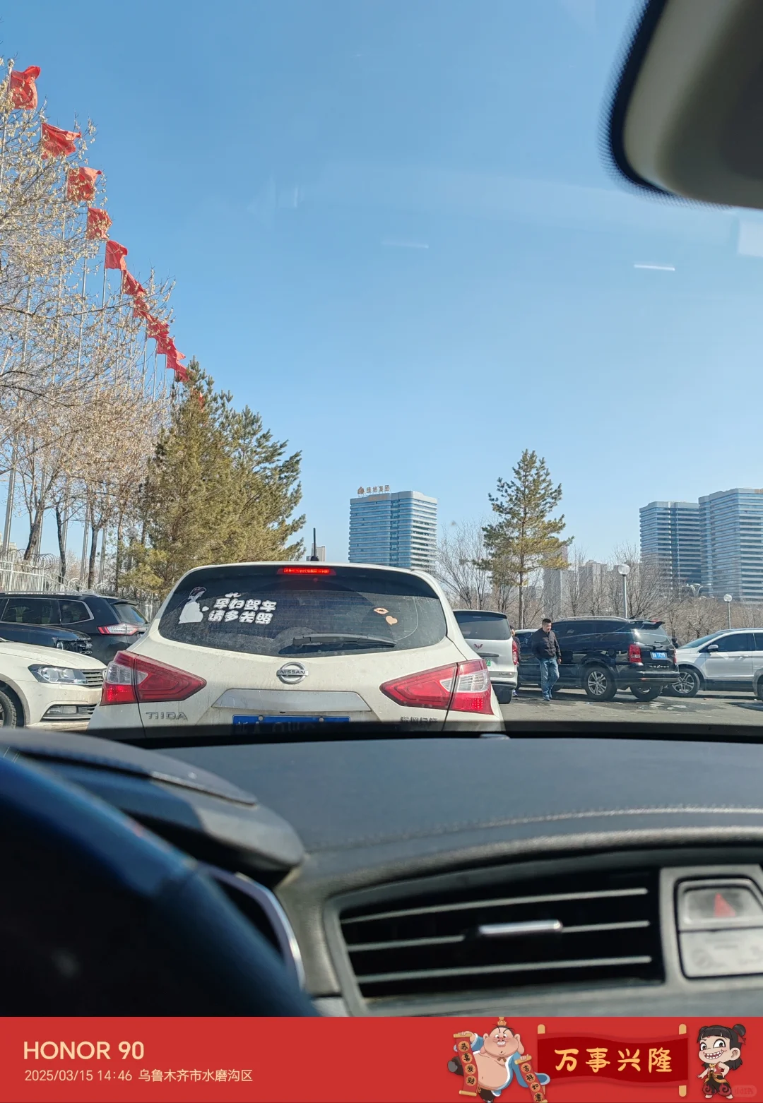 会展停车场堵一个小时都没出去