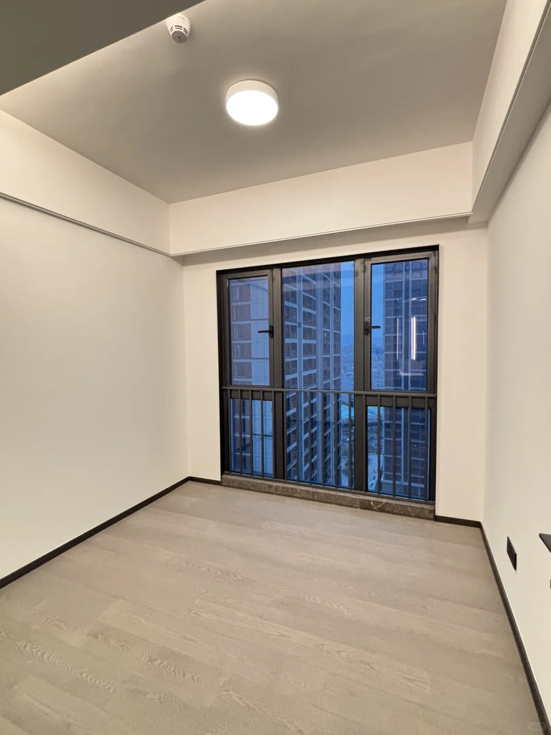 会展湾东城全新河景空三房首次出租