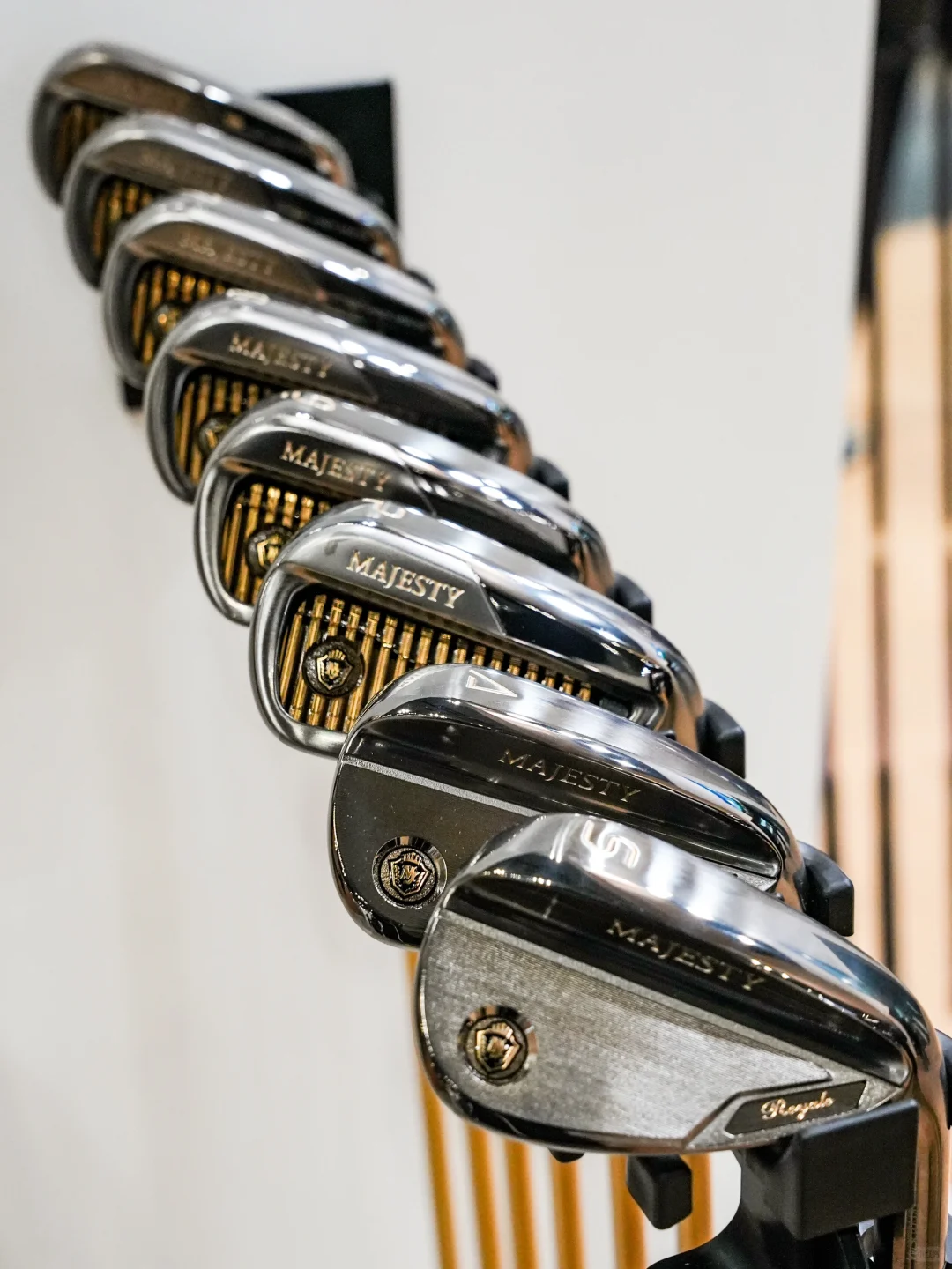 25年发售的高尔夫球杆-Majesty Royale 荣耀