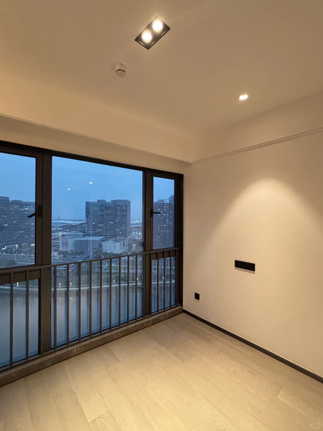 会展湾东城全新河景空三房首次出租