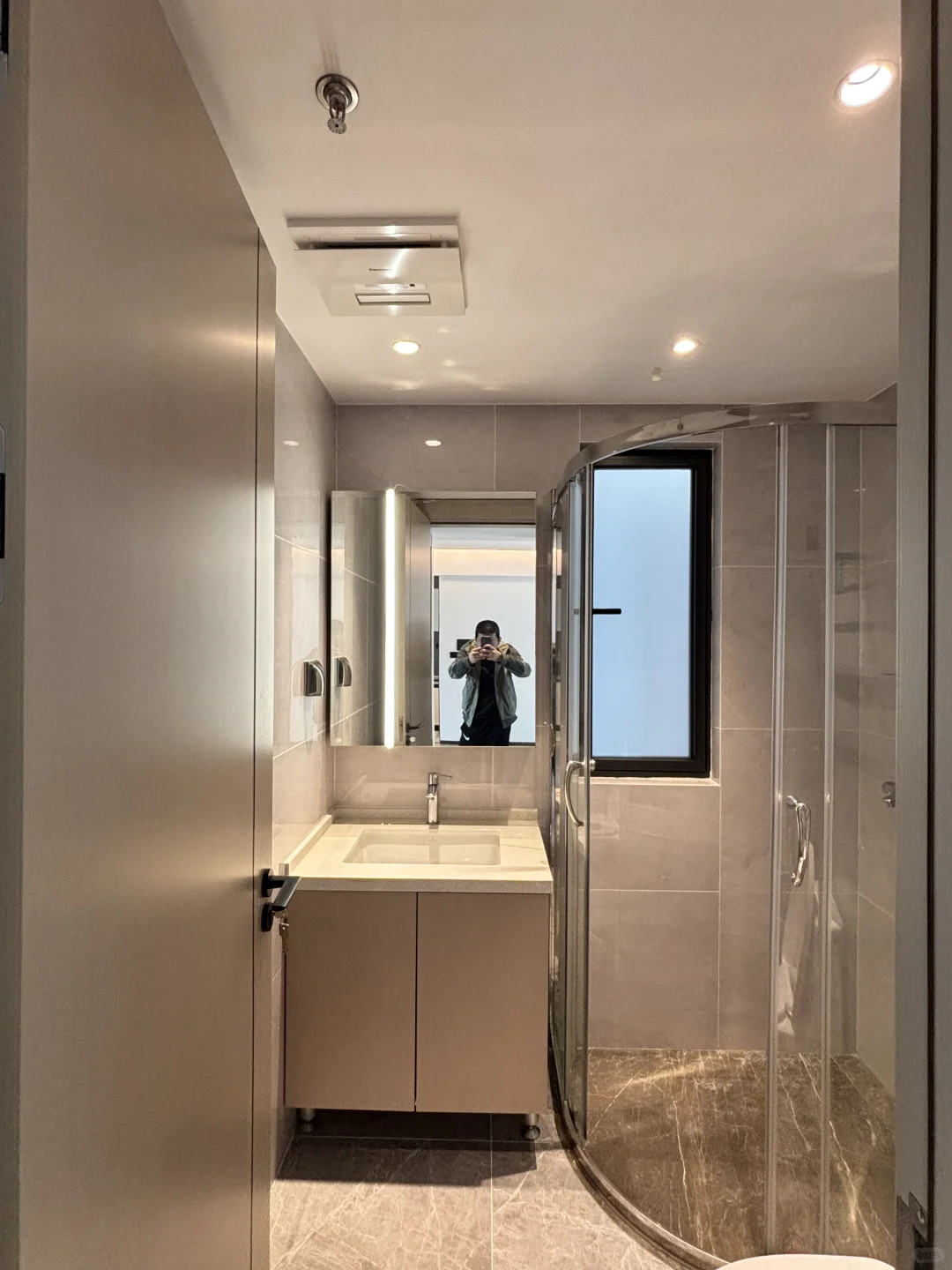 会展湾东城80平空两室全新首次出租