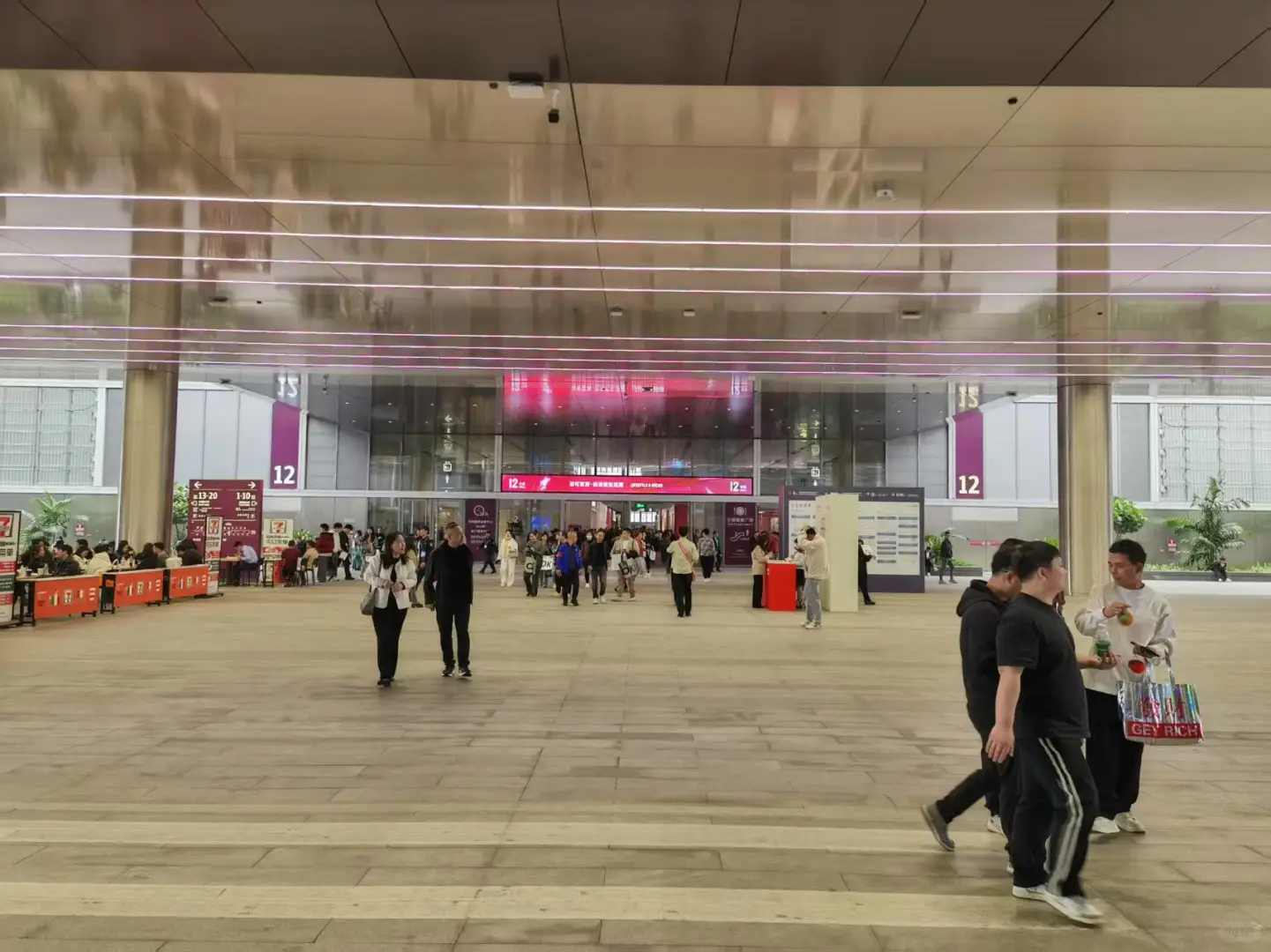 深圳宝安会展当牛马