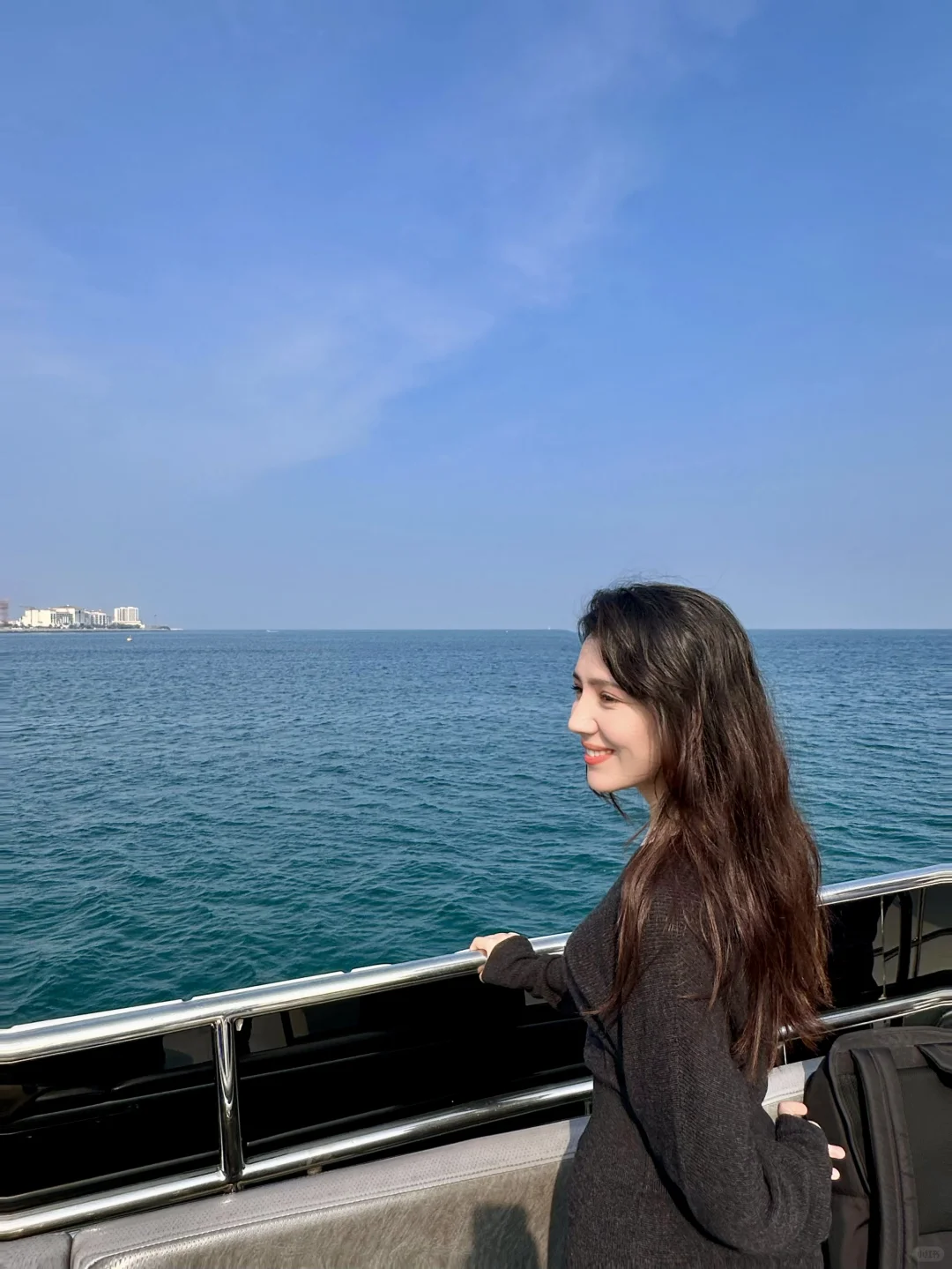 新疆女孩在迪拜参加展会