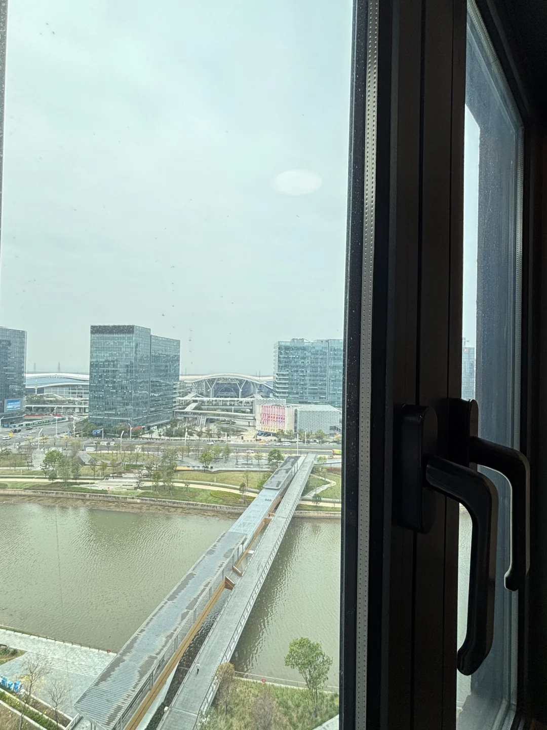 会展湾东城80平空两室全新首次出租