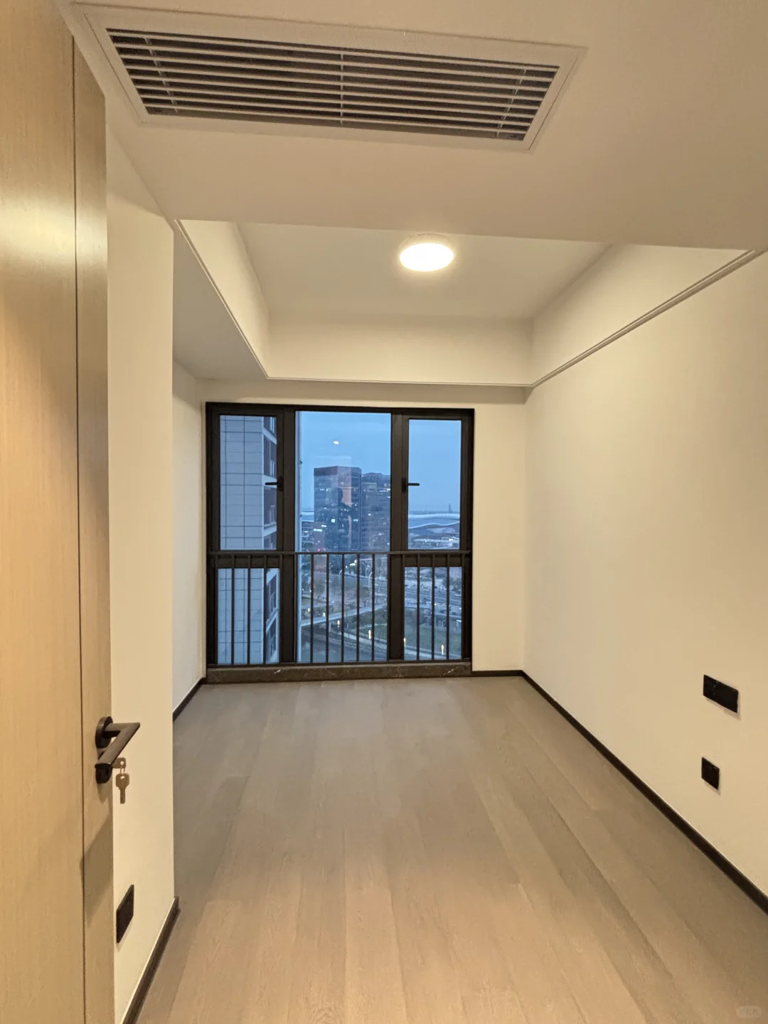 会展湾东城全新河景空三房首次出租