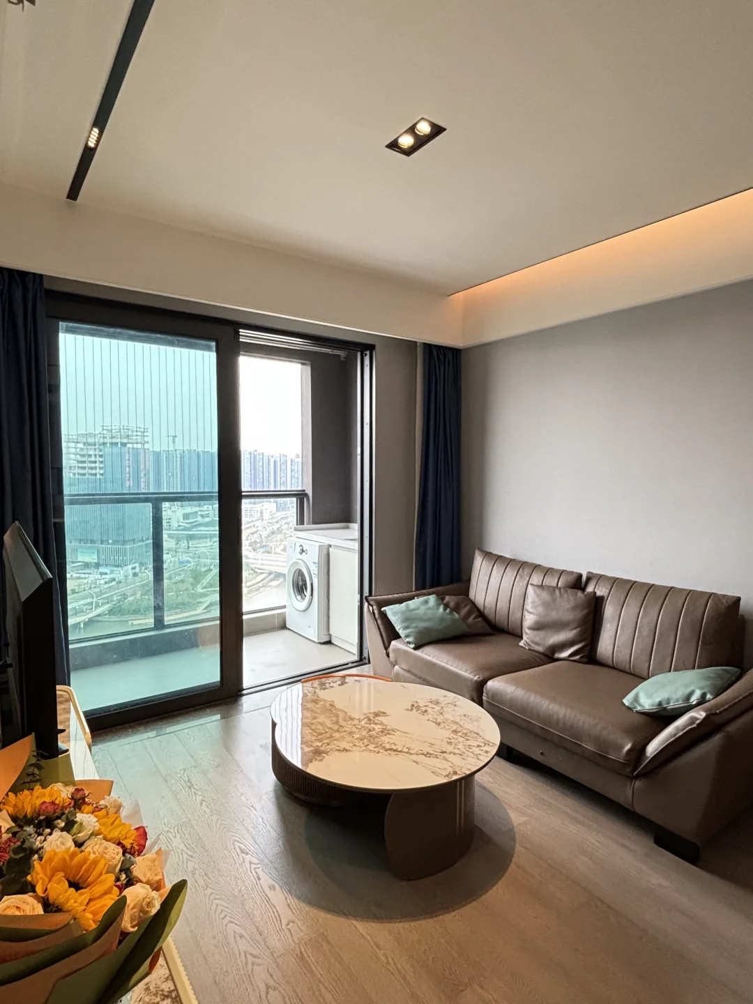 会展湾东城80平河景配齐两房实景拍摄