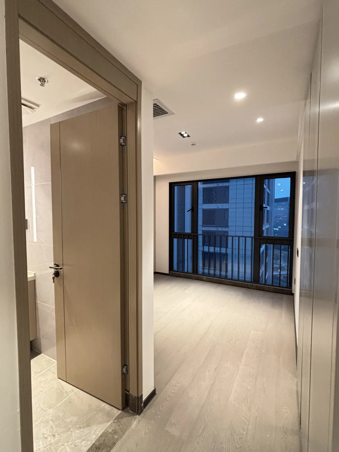 会展湾东城全新河景空三房首次出租