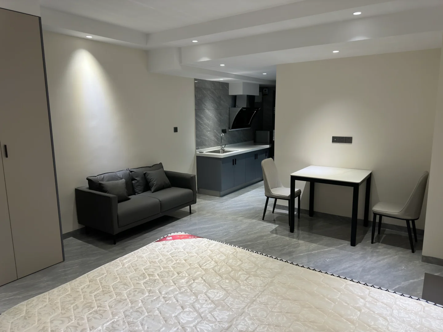 观山湖区金融城会展城B区一室一厅直租¥1600