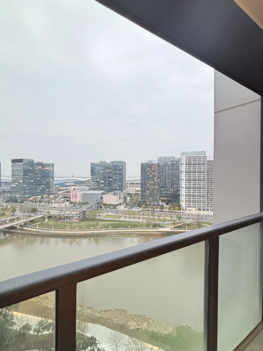 会展湾东城全新河景空三房首次出租