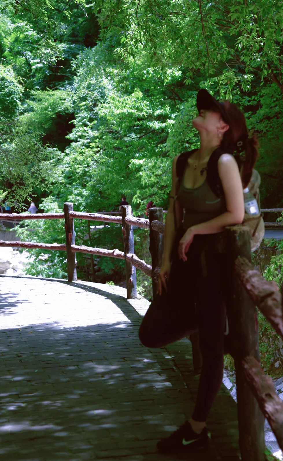 山高路远 看世界也找自己