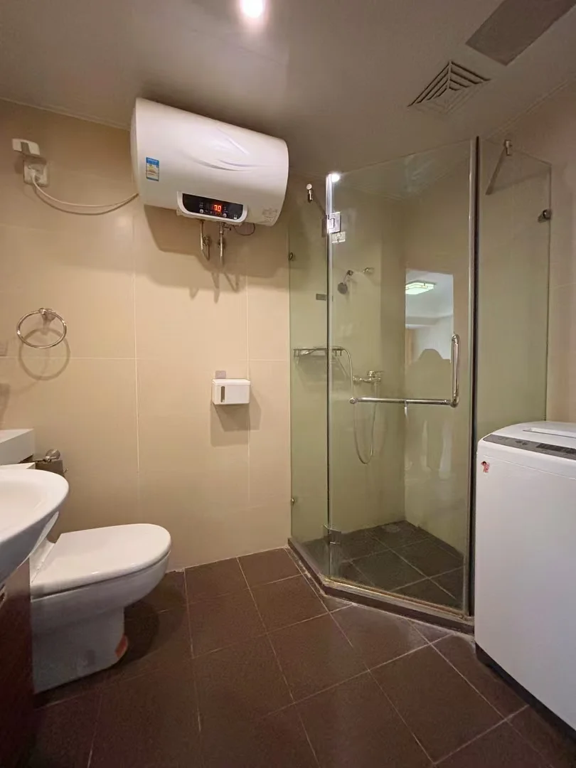 花梨坎地铁站。会展誉景一居室。随时入住，