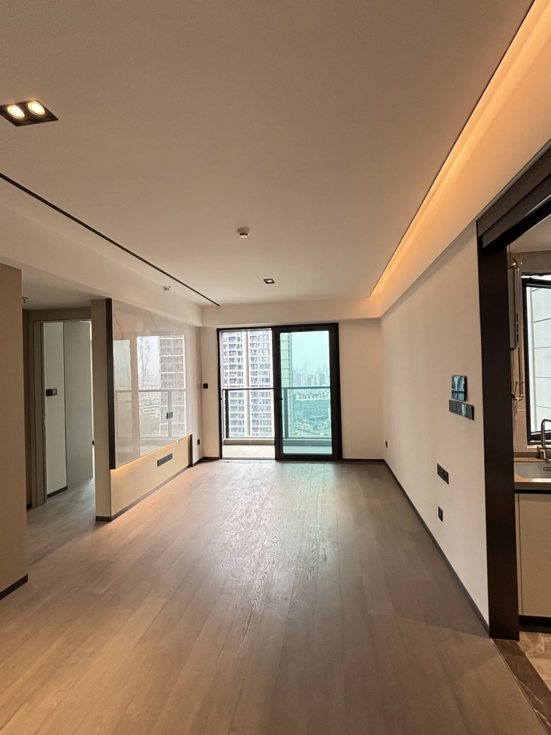 会展湾东城80平空两室全新首次出租