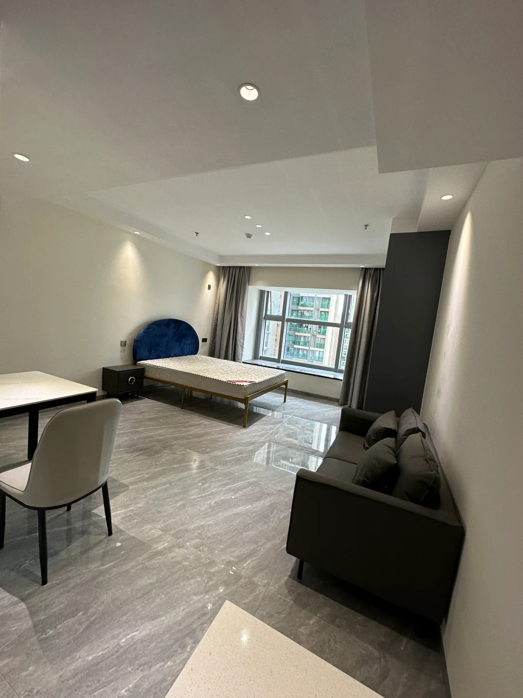 观山湖区金融城会展城B区一室一厅直租¥1600