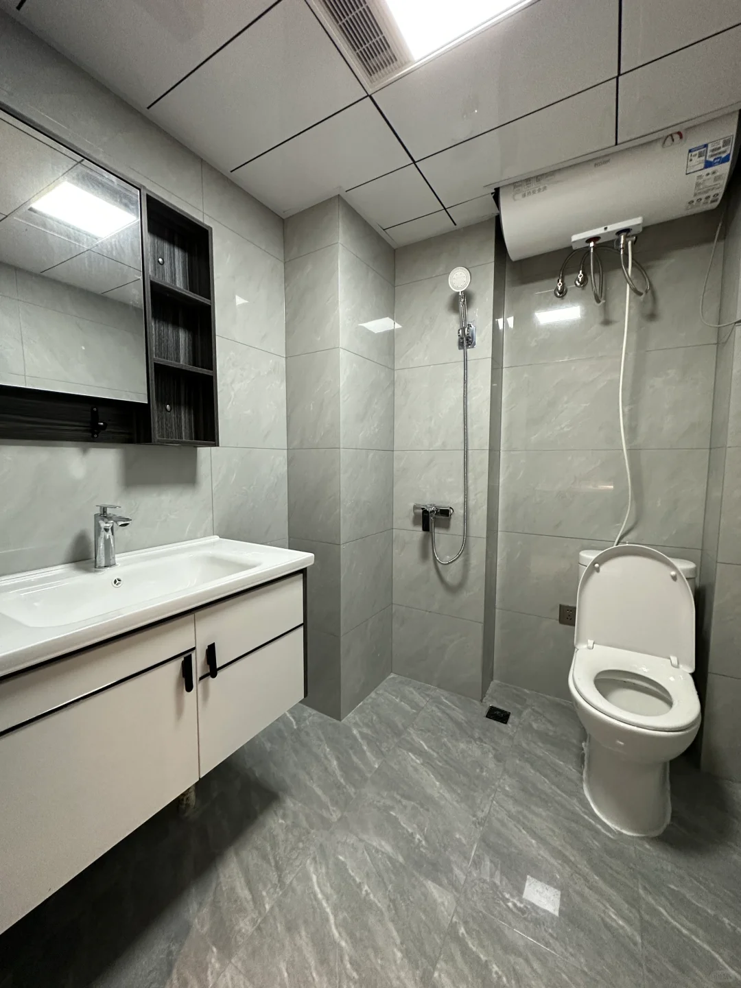 观山湖区金融城会展城B区一室一厅直租¥1600