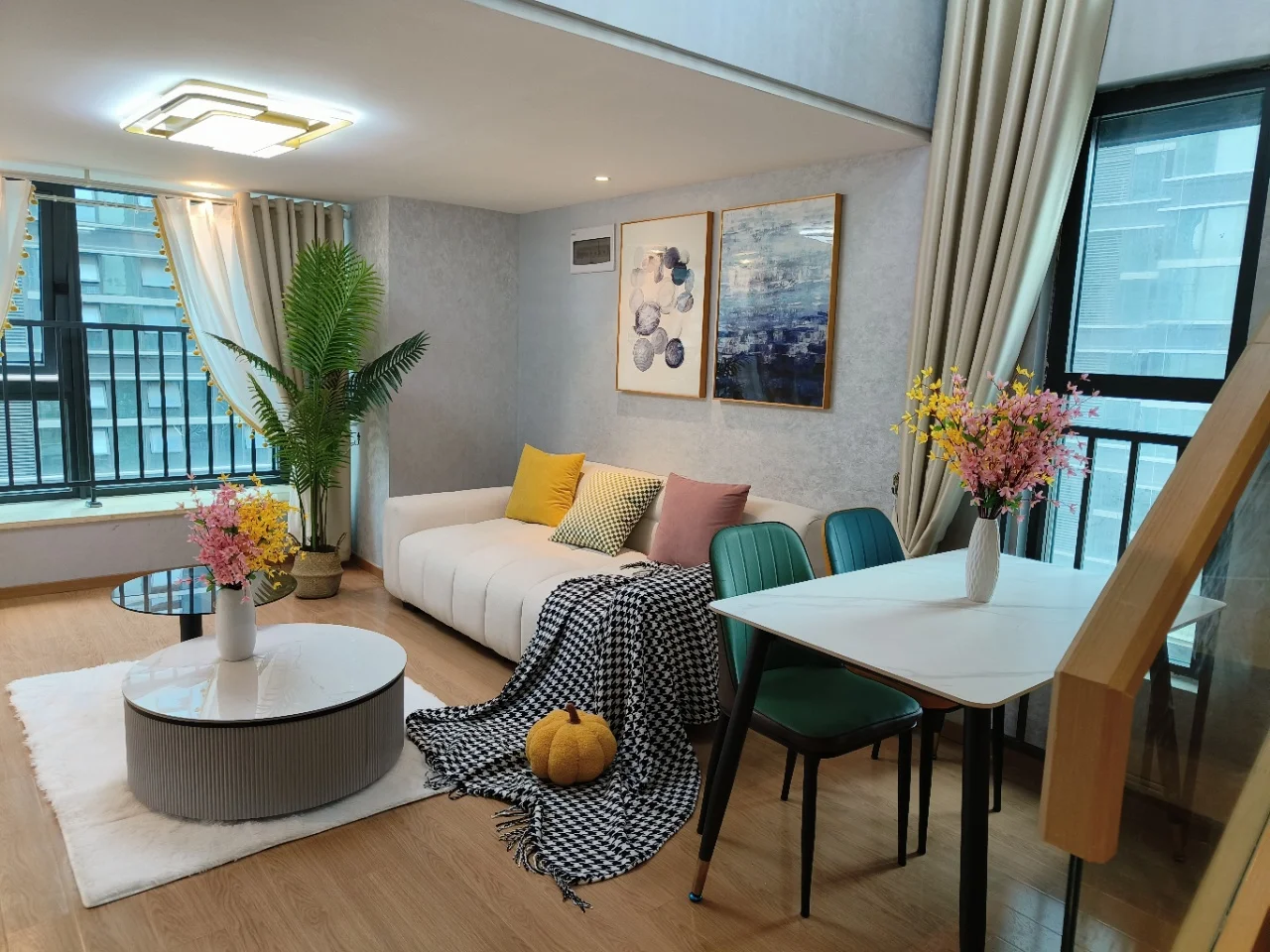 滨湖会展中心地铁口复式公寓出租