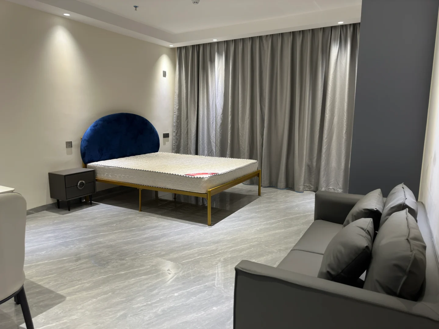 观山湖区金融城会展城B区一室一厅直租¥1600