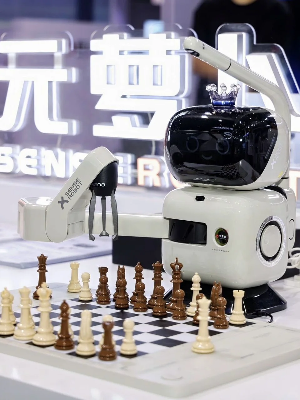 在杭州！！遇到了未来机器人?