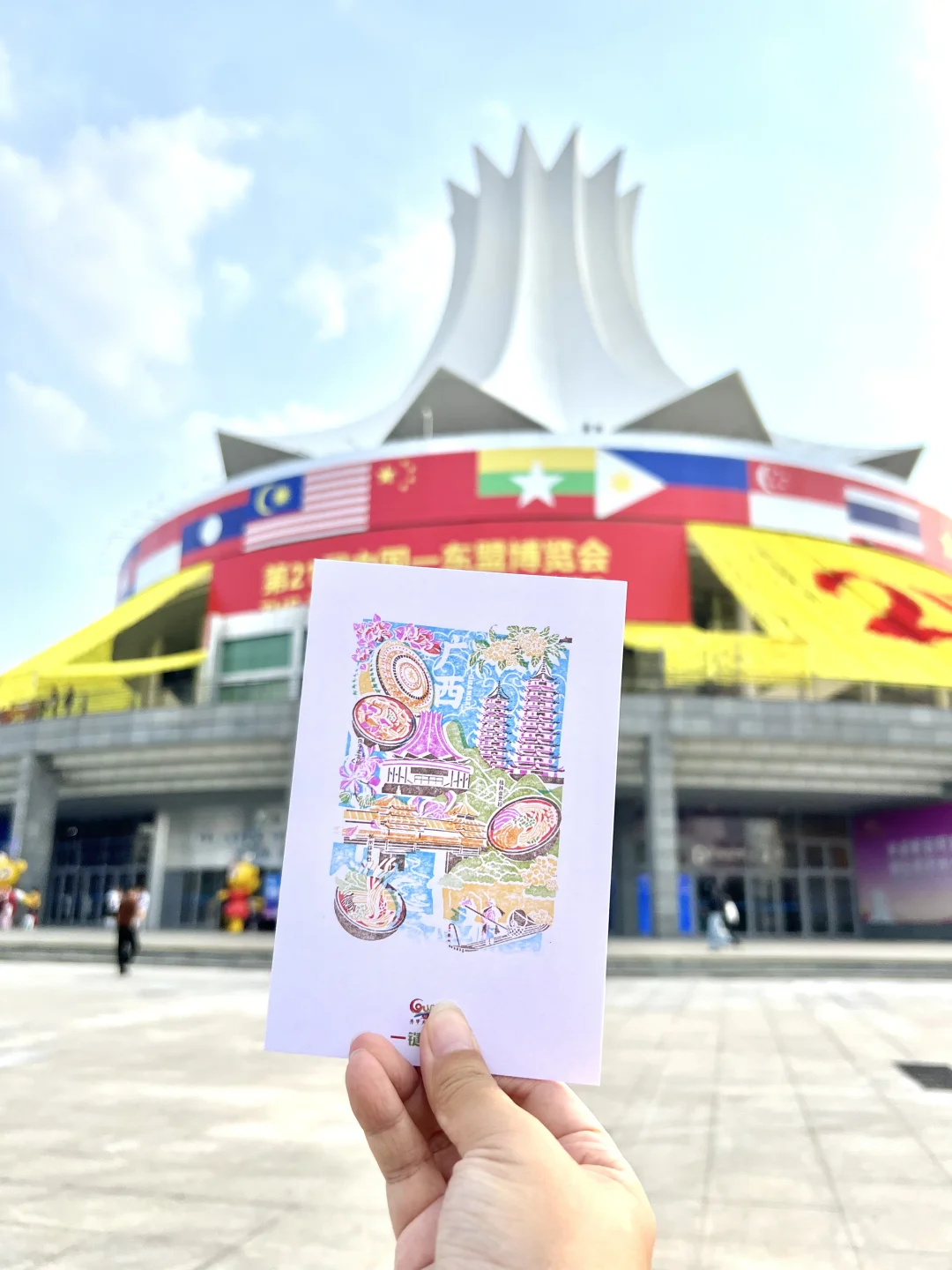我在南宁东盟博览会！?拿了好多?啊啊啊……