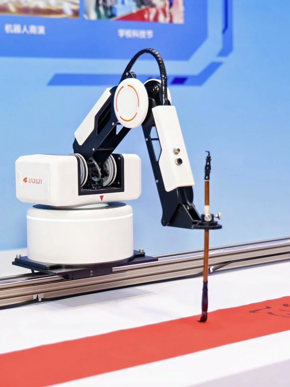 在杭州！！遇到了未来机器人?