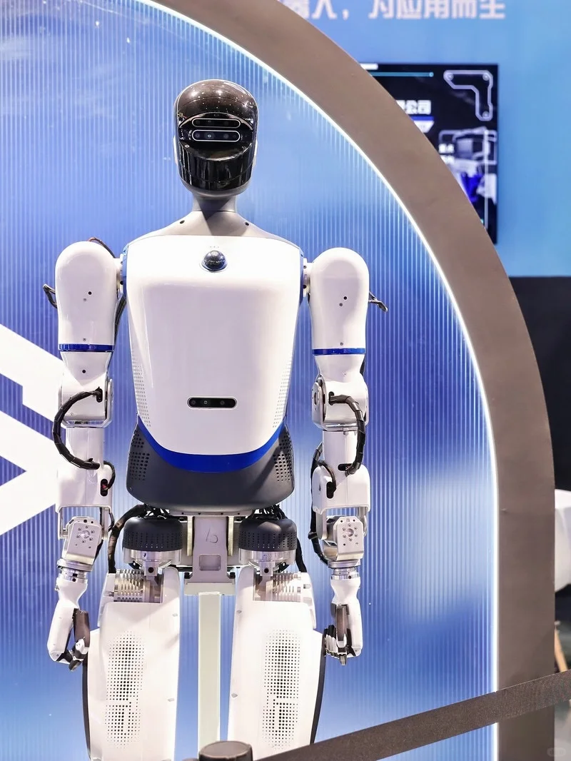 在杭州！！遇到了未来机器人?
