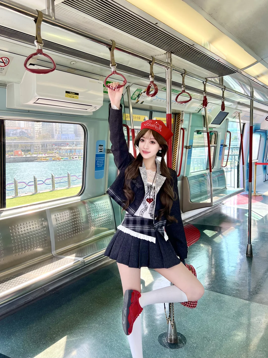 香港??就为了来地铁海边拍照?巨出片…