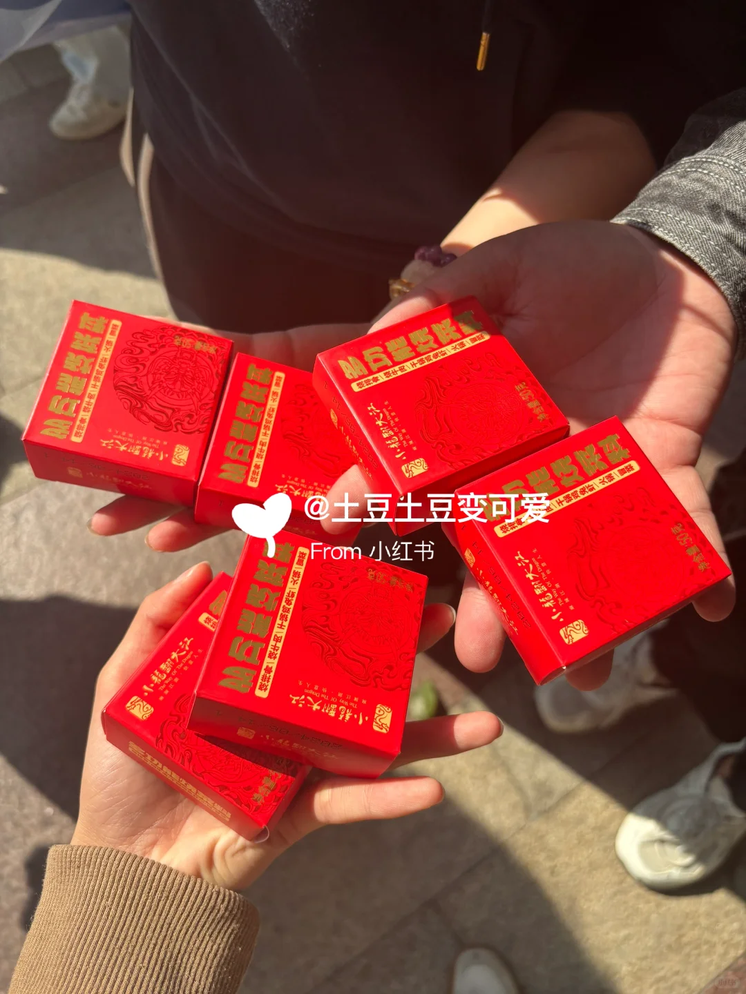 会展中心地铁口打卡领礼品