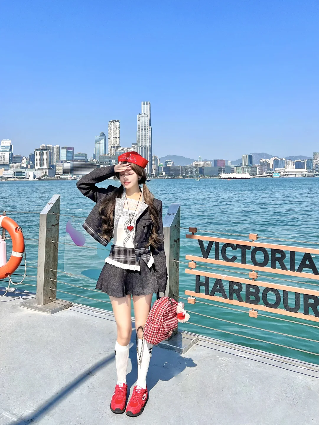 香港??就为了来地铁海边拍照?巨出片…